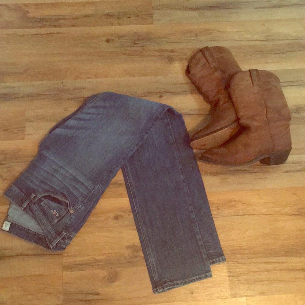 Hollister straight legged jeans! Size 7, Long